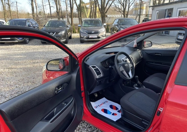 Hyundai i20 cena 23700 przebieg: 90000, rok produkcji 2011 z Września małe 121